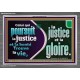 Celui qui poursuit la justice et la bonté Trouve la vie, la justice et la gloire. Versets bibliques à cadre acrylique personnalisé (GWFREANCHOR11642) 