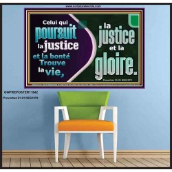 Celui qui poursuit la justice et la bonté Trouve la vie, la justice et la gloire. Versets bibliques d'affiche personnalisée (GWFREPOSTER11642) 