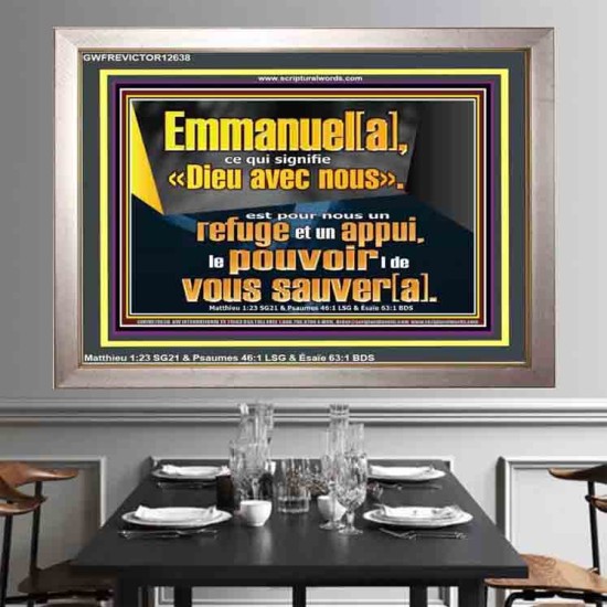 Emmanuel[a], ce qui signifie «Dieu avec nous». le pouvoir |de vous sauver[a]. Grand art mural scriptural encadré (GWFREVICTOR12638) 