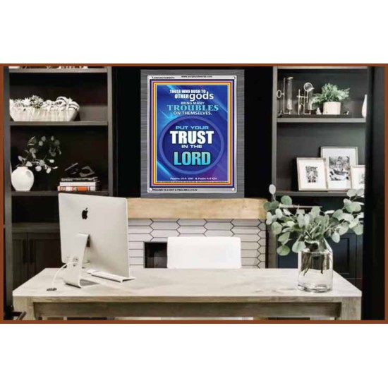 TRUST IN THE LORD   Framed Bible Verse   (GWANCHOR8573)   