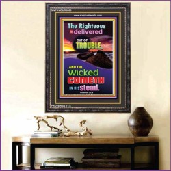 THE RIGHTEOUS IS DELIVERED   Encouraging Bible Verse Frame   (GWFAVOUR8085)   